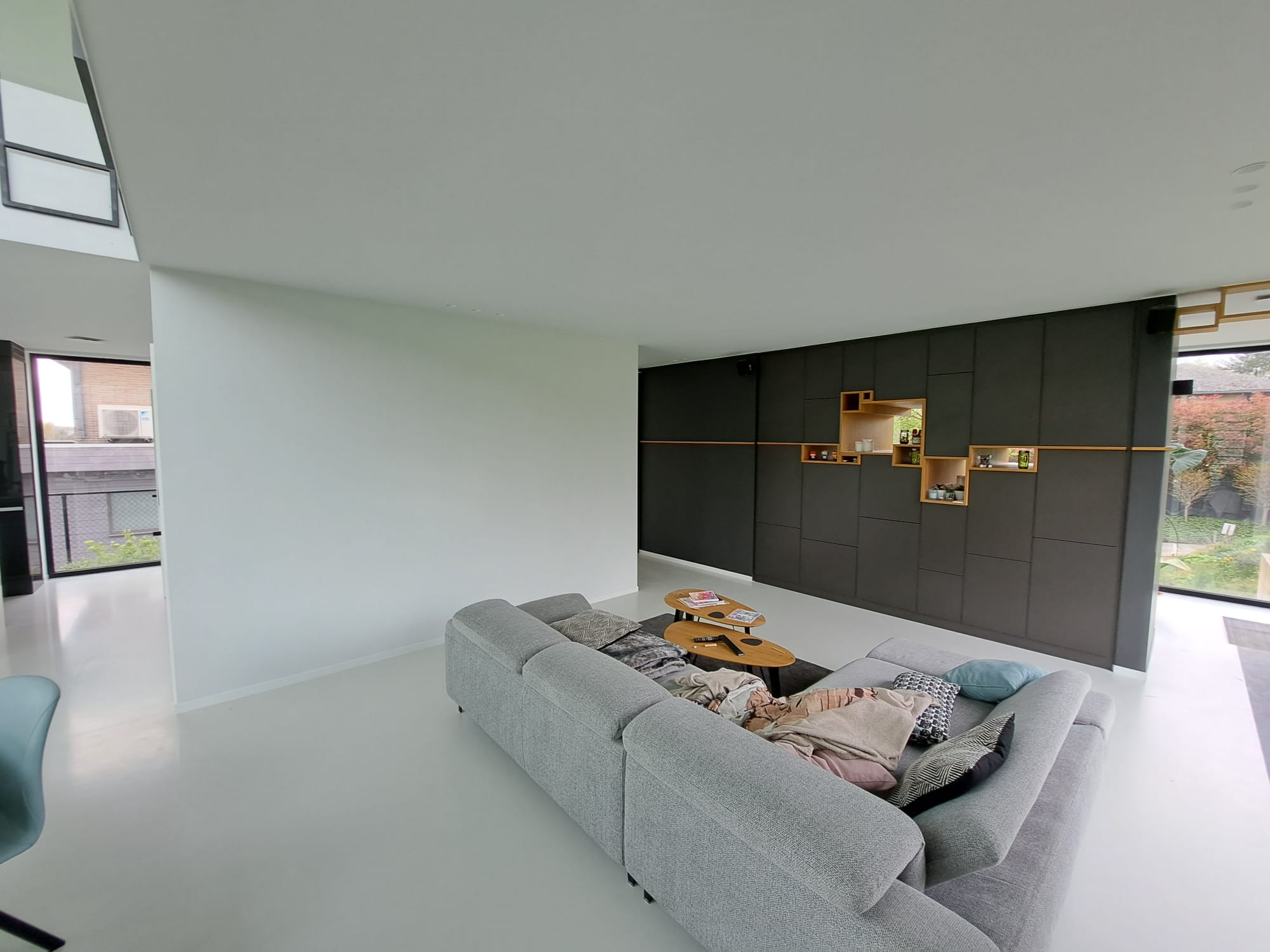 Betonlook muur in woonkamer